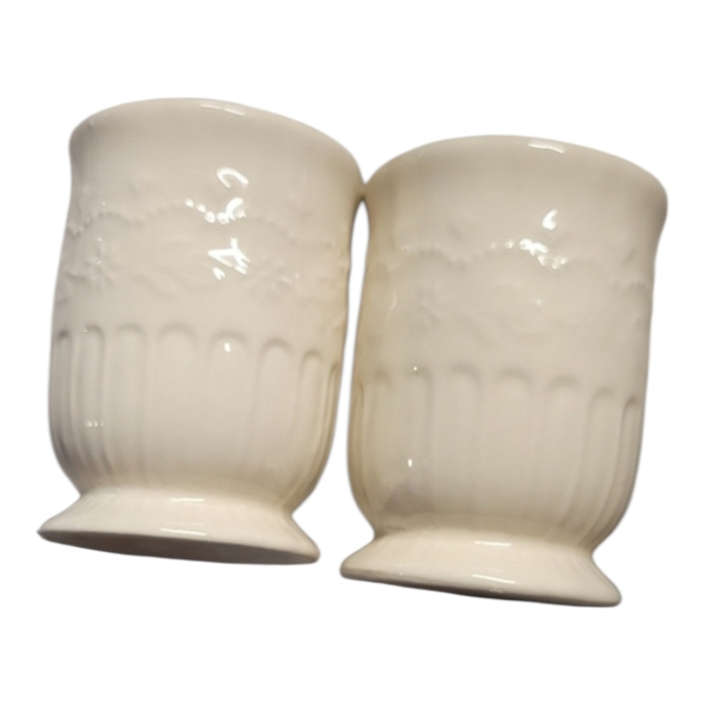 NWOT Pioneer woman set. Butter dish & 2.5in salt & pepper shakers, white
